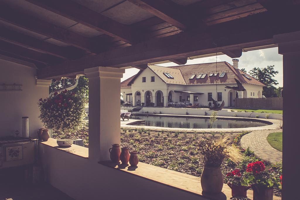 Deak Udvarhaz Hotel Kakucs Екстериор снимка