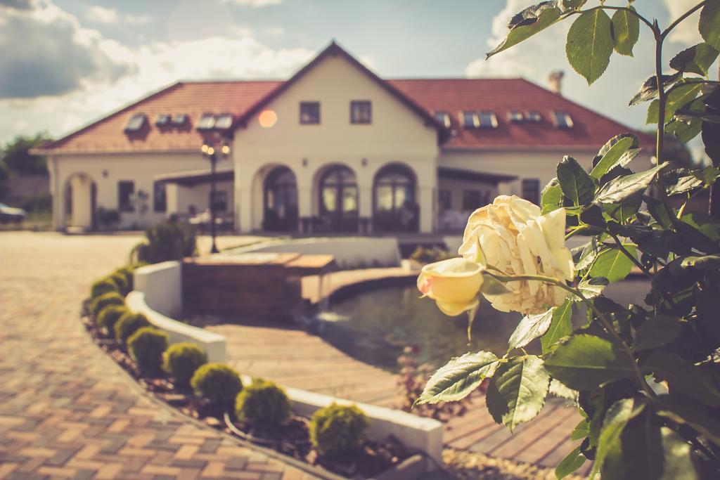 Deak Udvarhaz Hotel Kakucs Екстериор снимка
