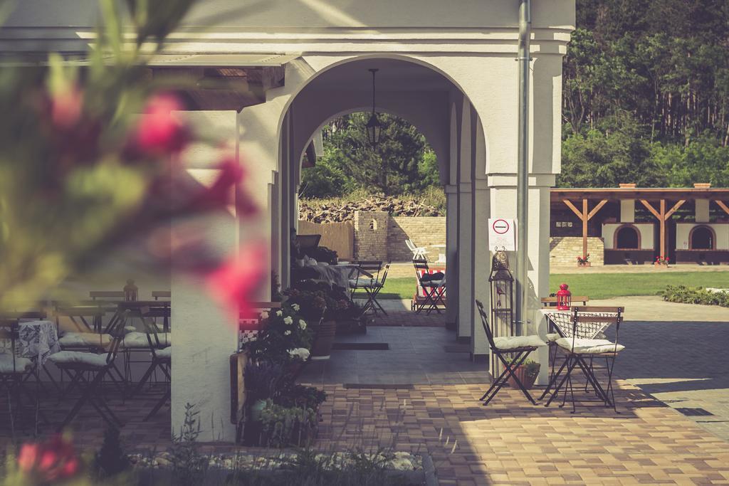 Deak Udvarhaz Hotel Kakucs Екстериор снимка