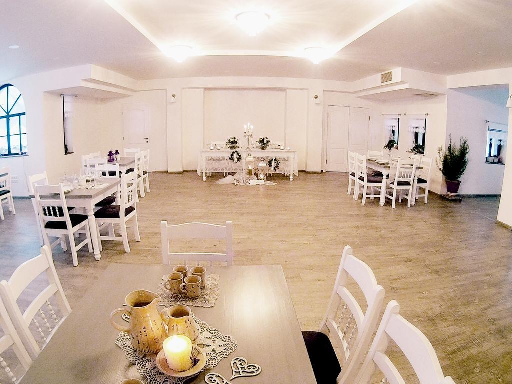 Deak Udvarhaz Hotel Kakucs Екстериор снимка