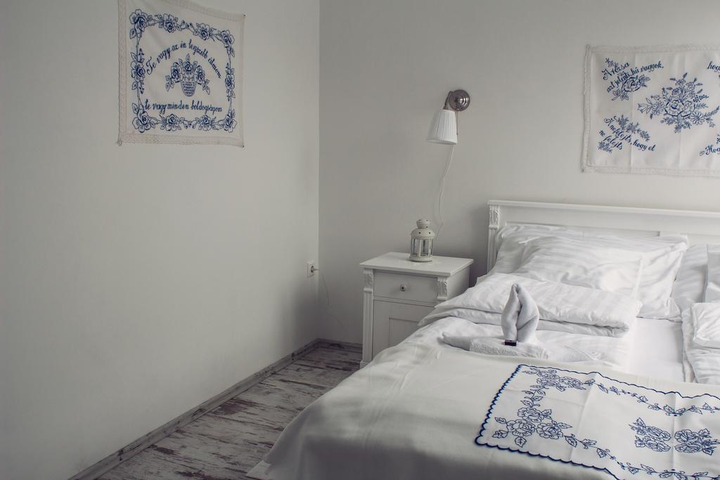 Deak Udvarhaz Hotel Kakucs Стая снимка