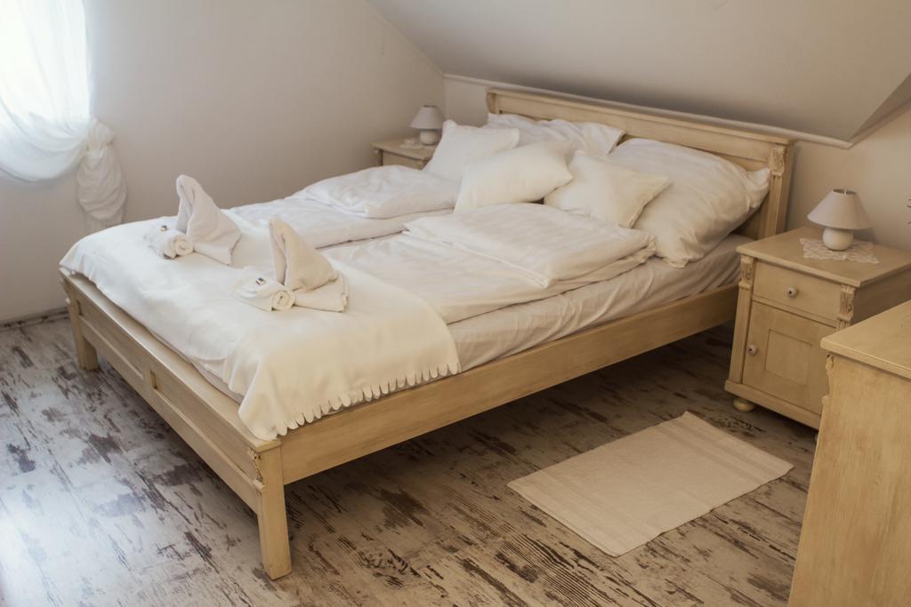 Deak Udvarhaz Hotel Kakucs Стая снимка