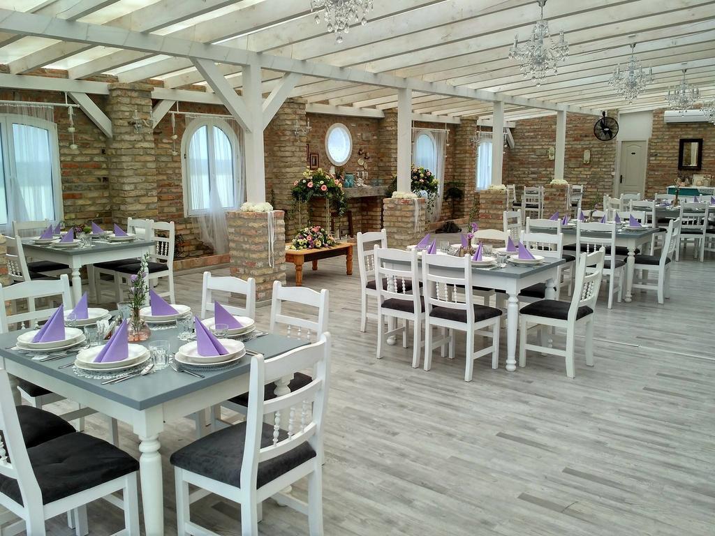 Deak Udvarhaz Hotel Kakucs Екстериор снимка