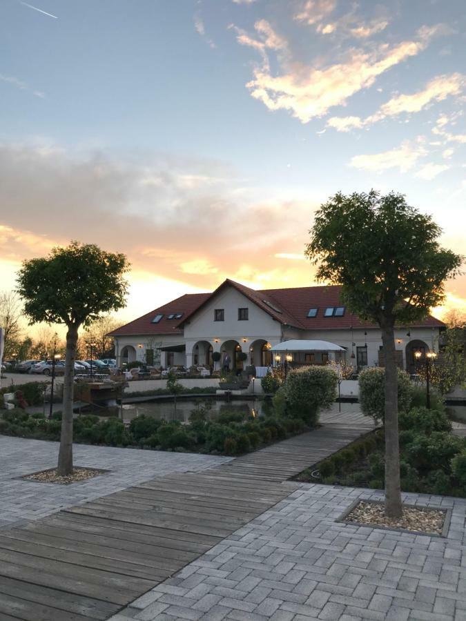 Deak Udvarhaz Hotel Kakucs Екстериор снимка